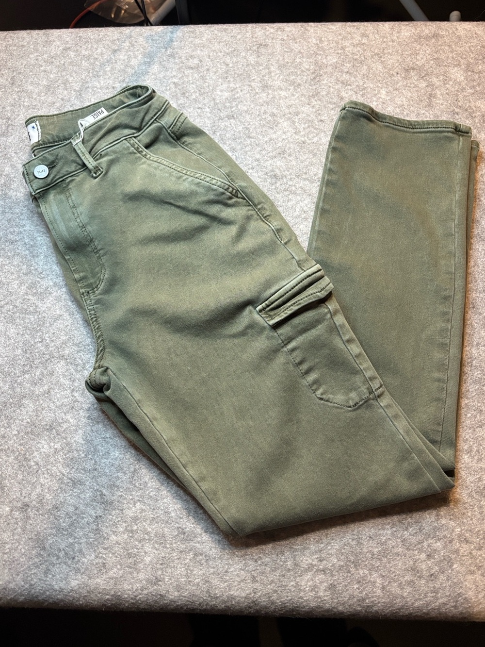 👖 PAIGE Cargo Jeans – Washed Army Green Size 28